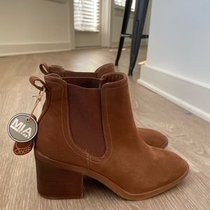 Brand new brown Mia booties size 8